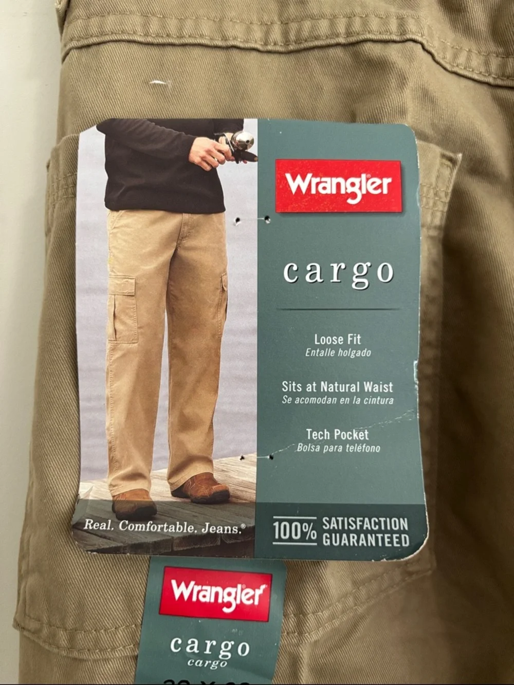 New! Men’s Wrangler khaki/tan cotton cargo pants, size 32x32, loose fit